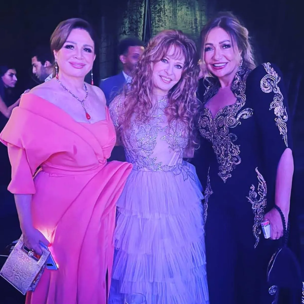 النجمة ليلى علوي برفقة الجميلتين نيللي وإلهام شاهين - الصورة من حسابها على انستغرام