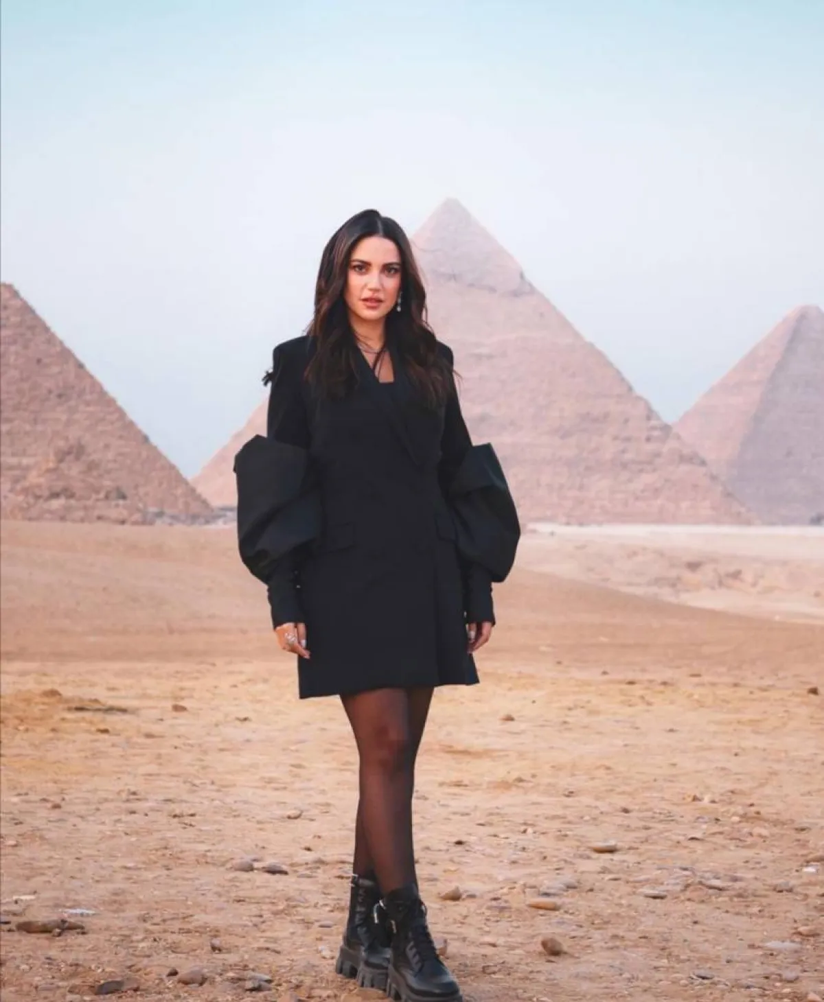 إطلالات باللون الأسود من وحي درة