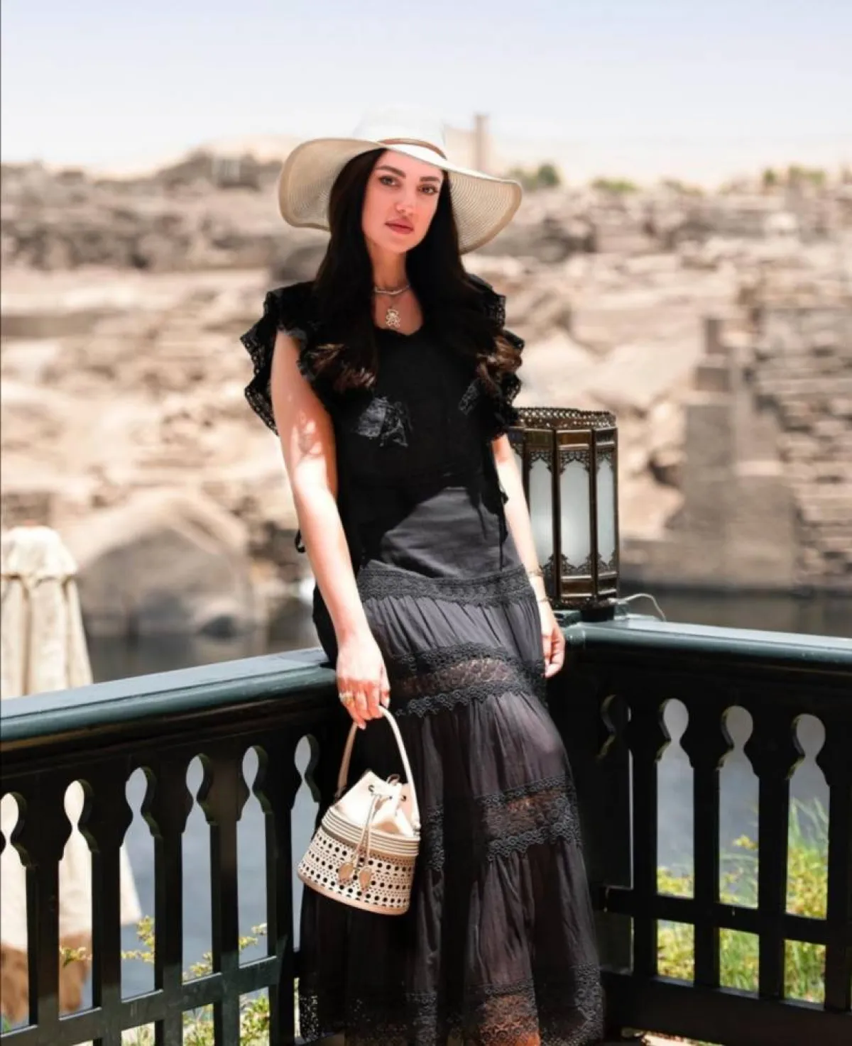 إطلالات باللون الأسود من وحي درة