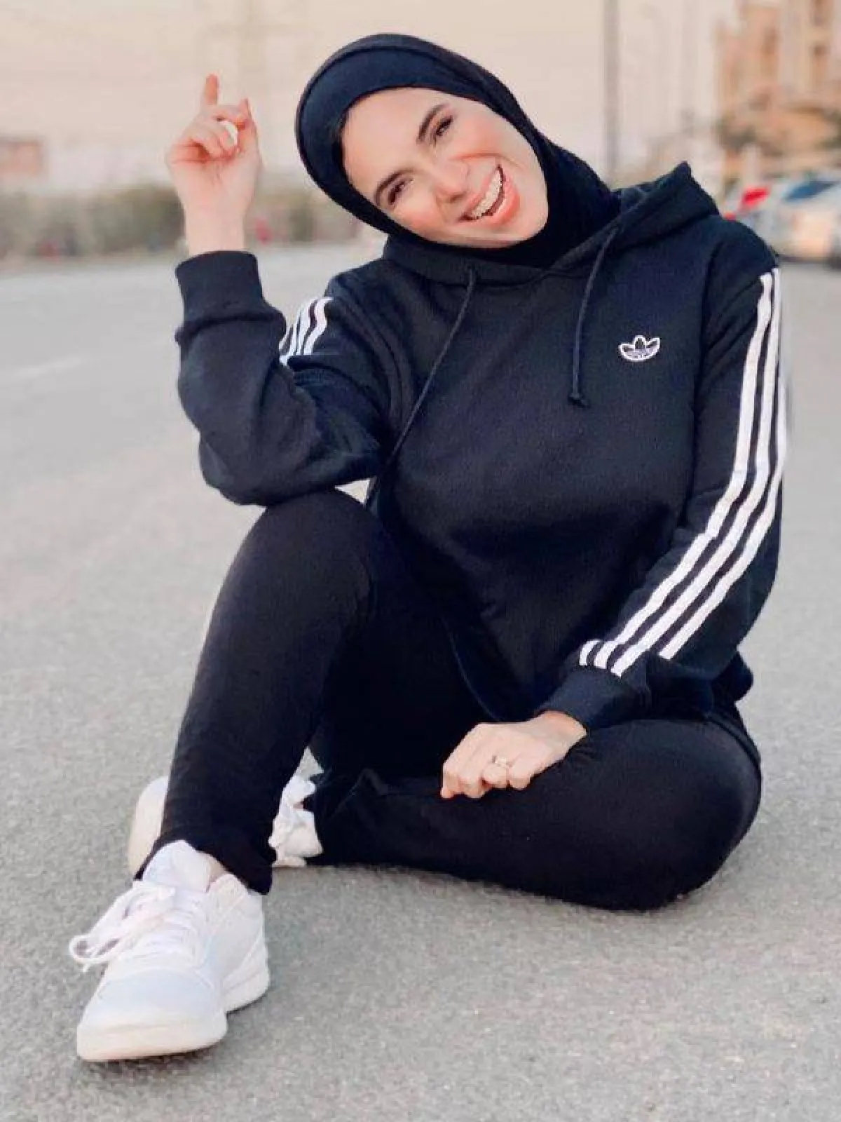 ازياء الون الاسود والابيض