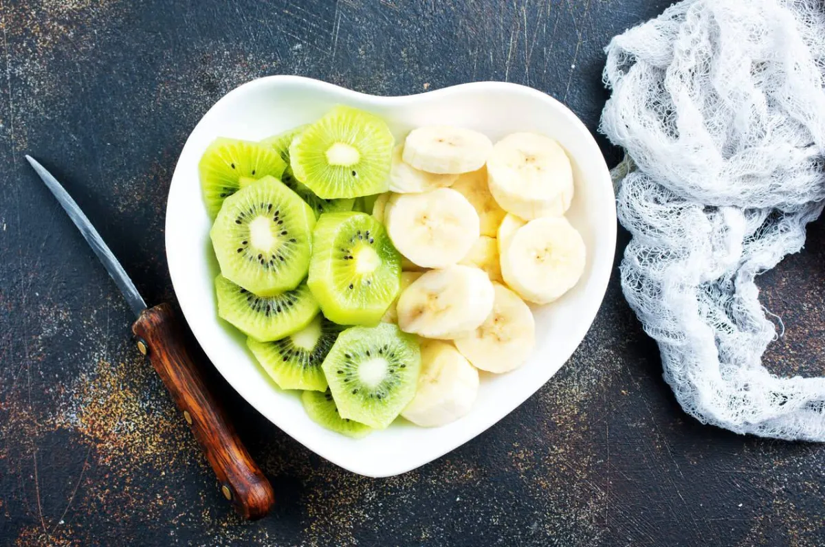 صورة للكيوي والموز