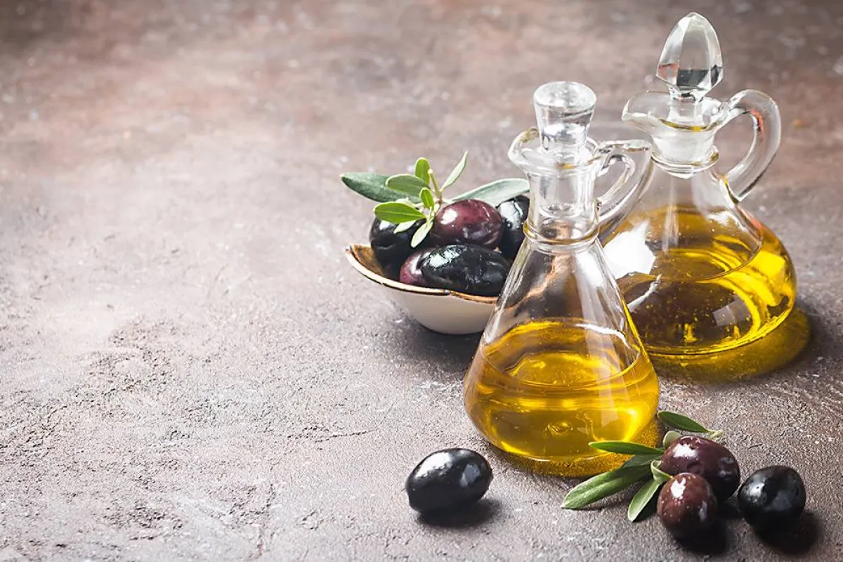 فوائد تناول زيت الزيتون على الريق للنساء مثالية