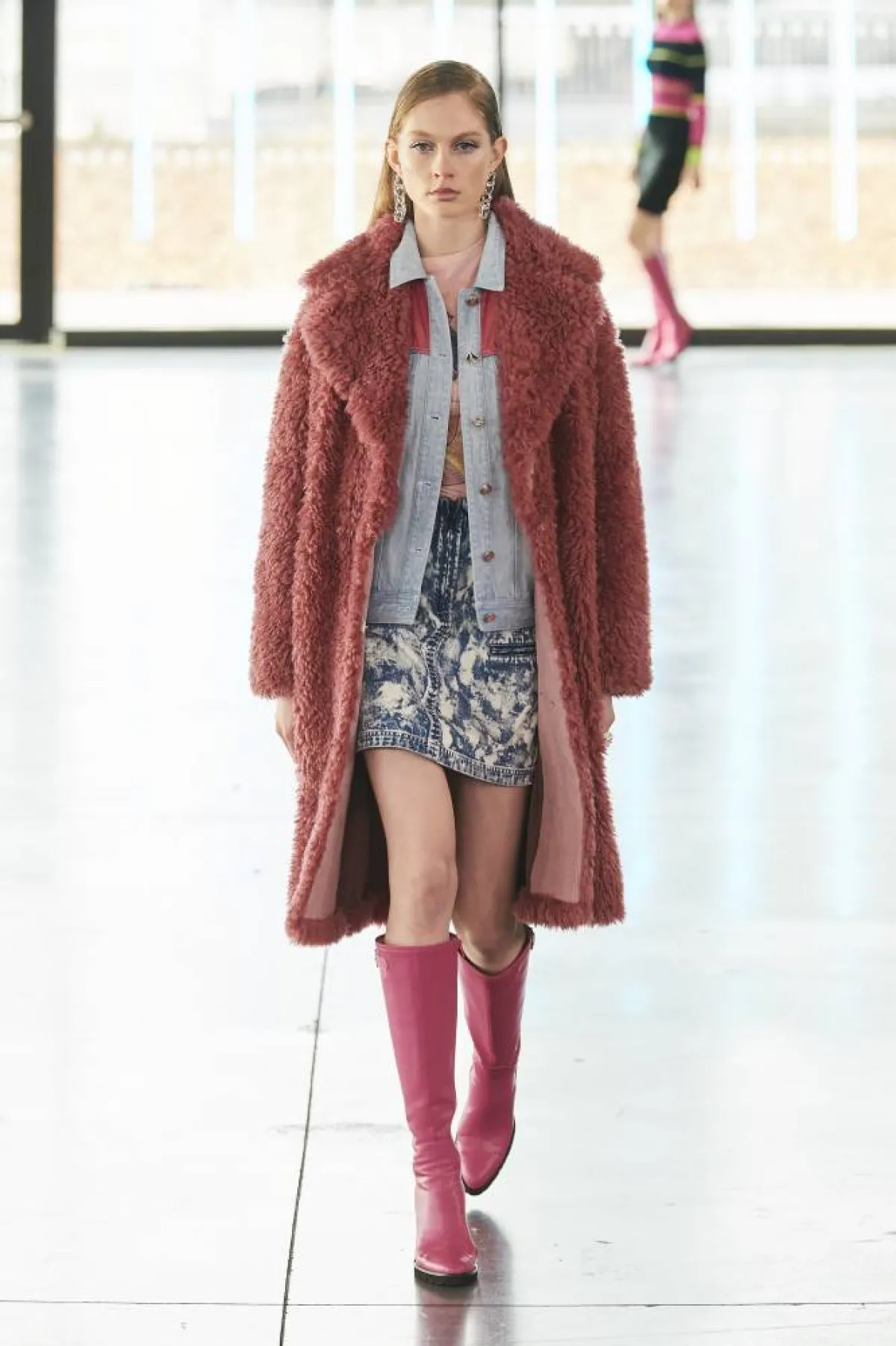 معطف فرو طويل من مارك فاست Mark Fast  