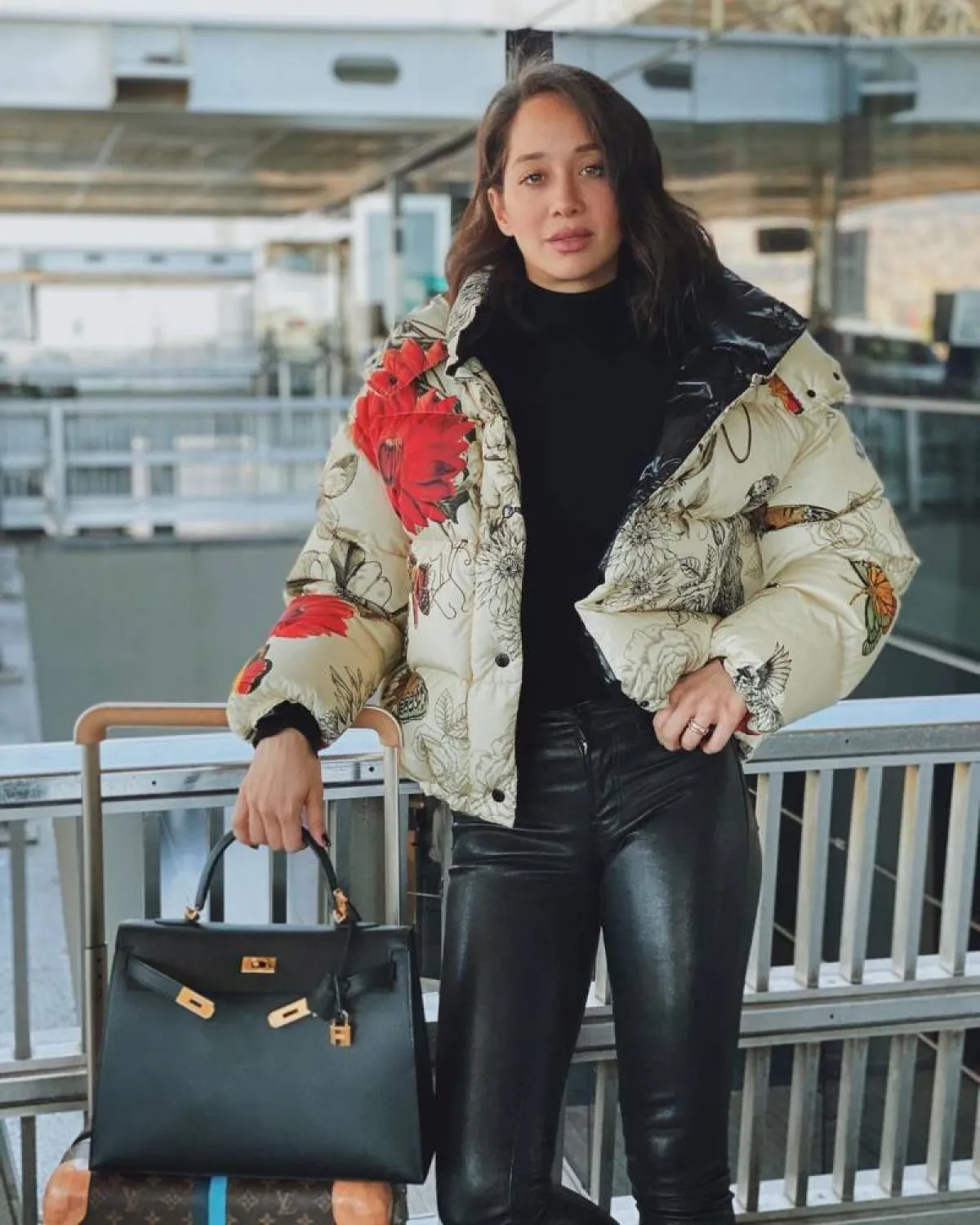  لانا الساحلي ببنطلون سكيني  