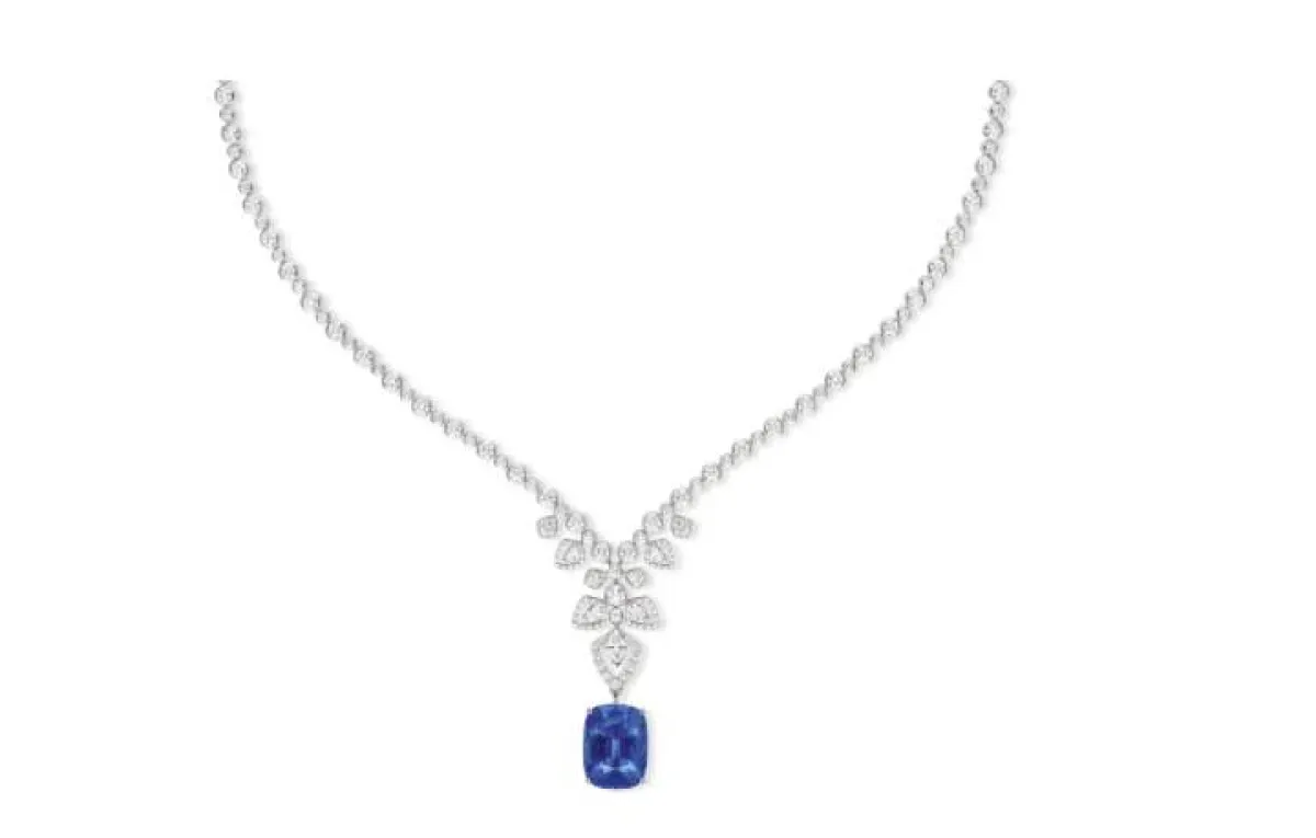 قلادة مرصعة بالياقوت الأزرق من  شوميه