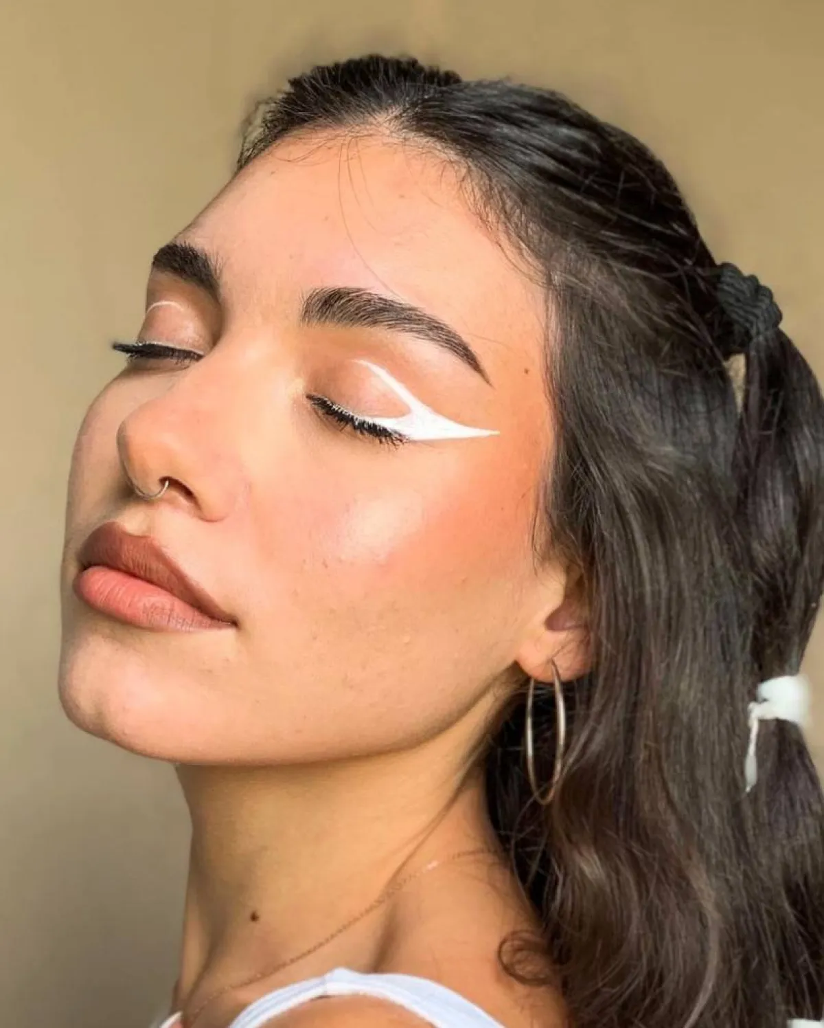 صور رسمات أيلاينر أبيض 2022