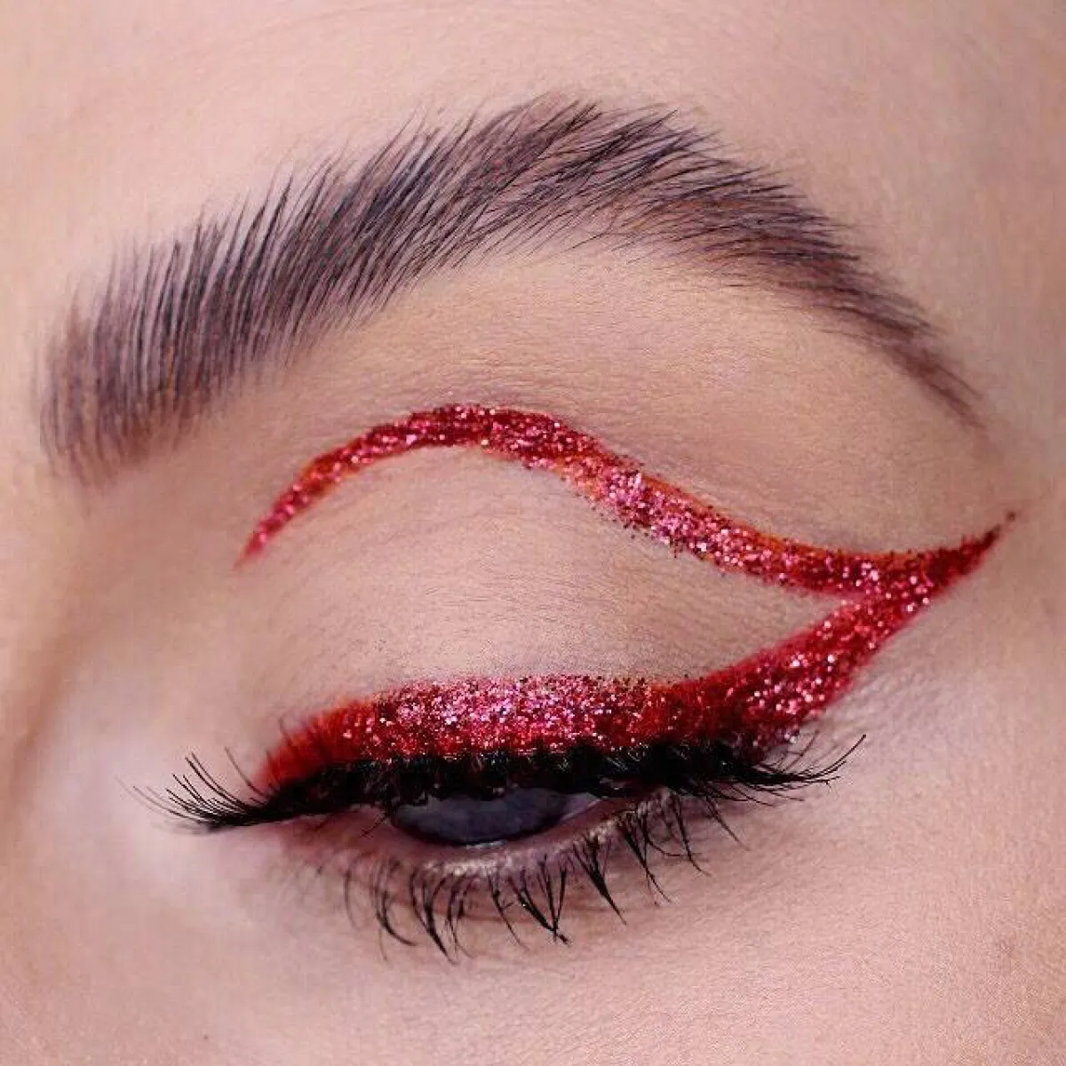 أساليب مكياج جليتر أحمر