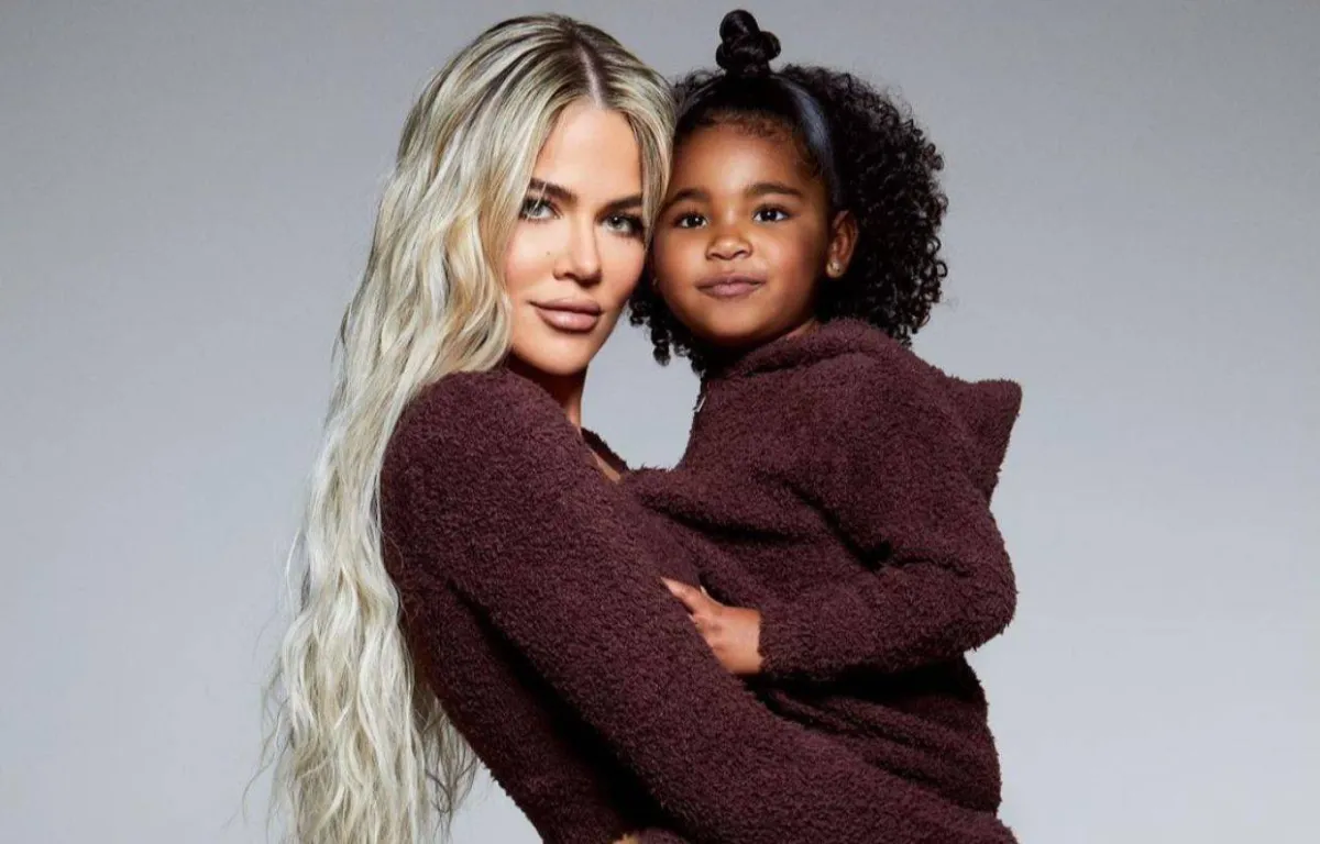 كلوي كارداشيان مع ابنتها - الصورة من حسابها في إنستغرام