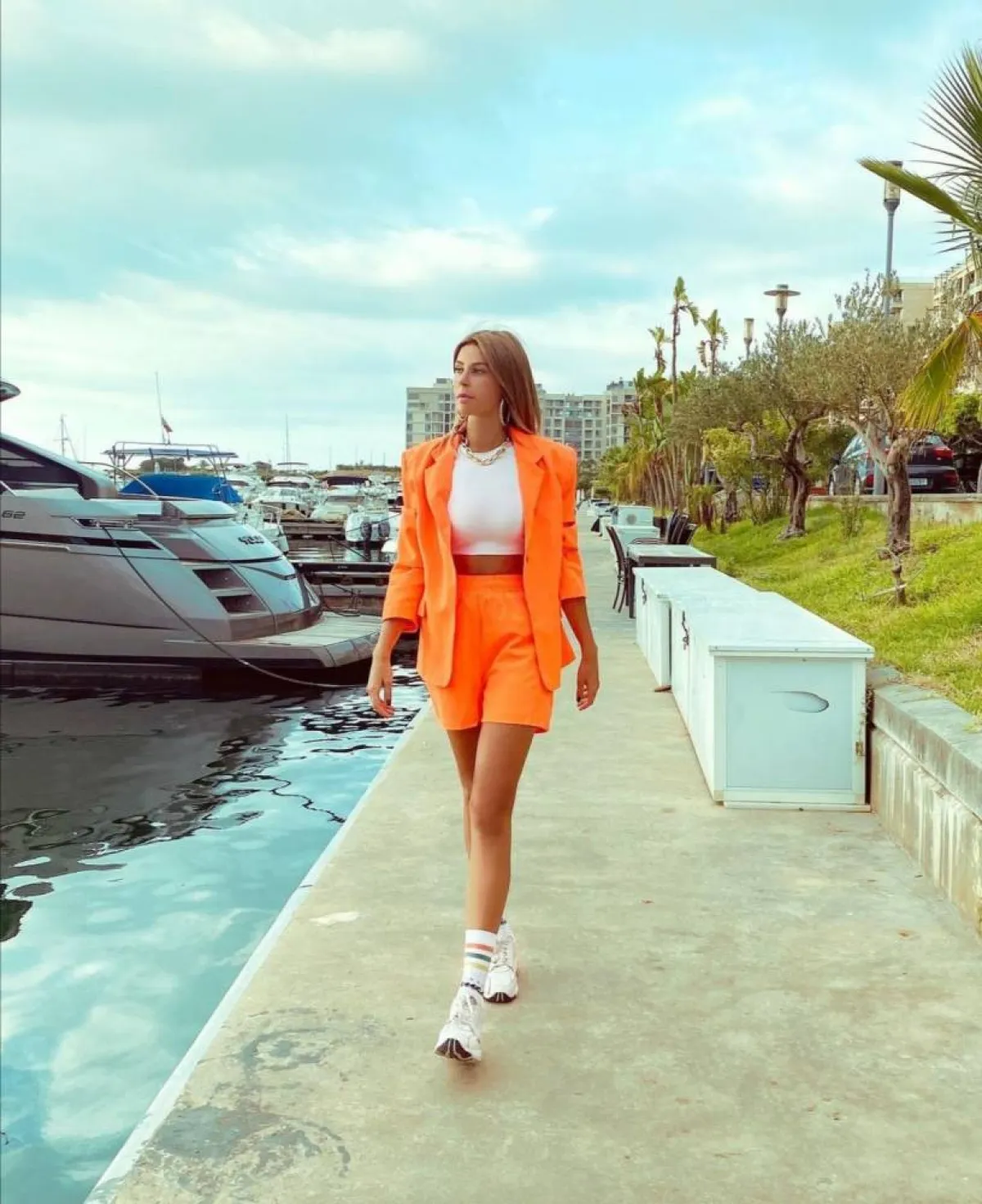 إطلالات كارلا حداد بالشورت