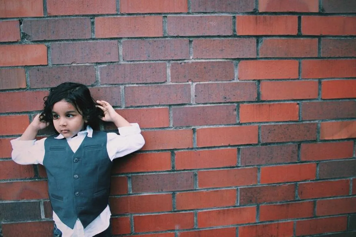 صورة لطفلة تضع تصوراً للعبة تخيلية