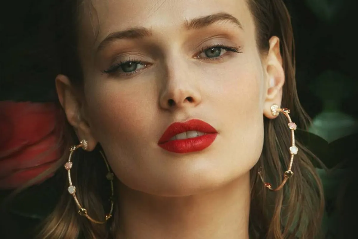 مجوهرات بلون قوس القزح