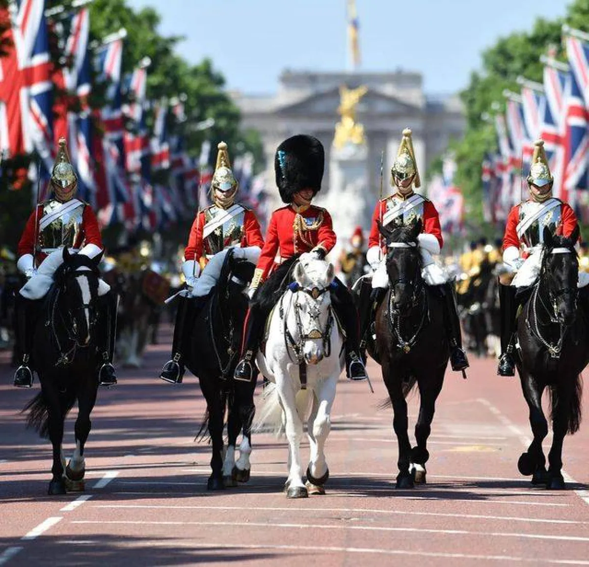 موكب الحرس بالأحصنة- الصورة من حساب The Royal Family على إنستغرام