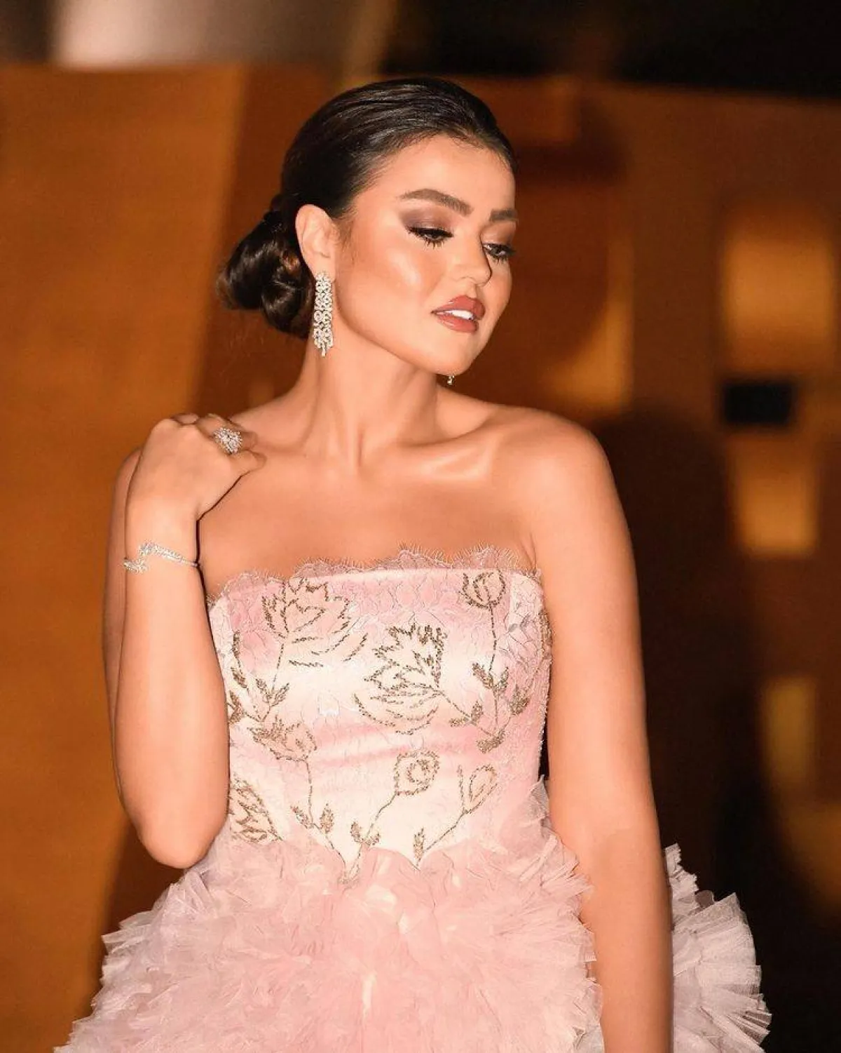 أقراط شاندلير الماس من يسايان Yessayan-الصورة من حساب لين أبوشعر على انستغرام