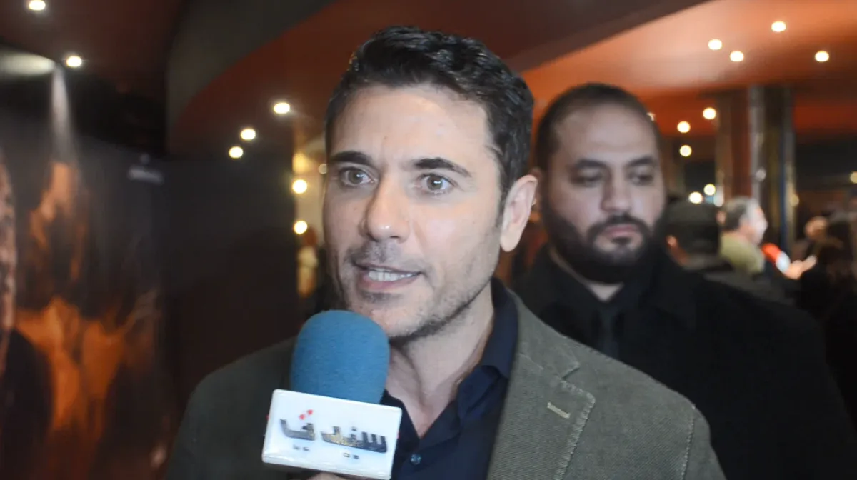 الفنان أحمد عز خلال لقائه بسيدتي - الصورة خاصة بسيدتي