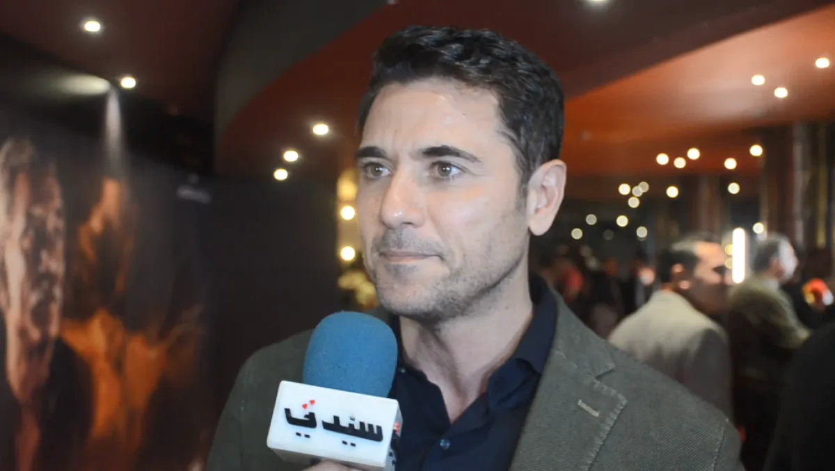 الفنان أحمد عز خلال لقائه بسيدتي - الصورة خاصة بسيدتي