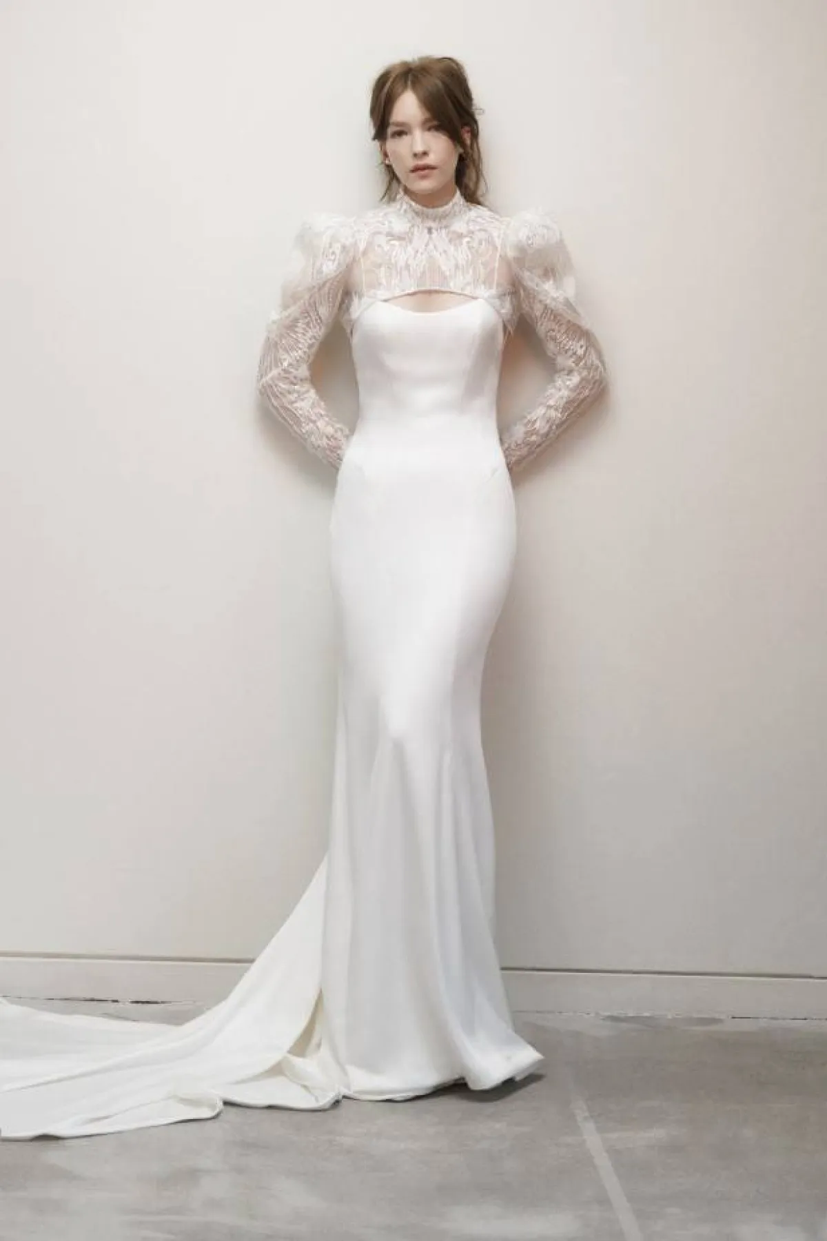 فستان زفاف بتوب دانتيل برقبة عالية 