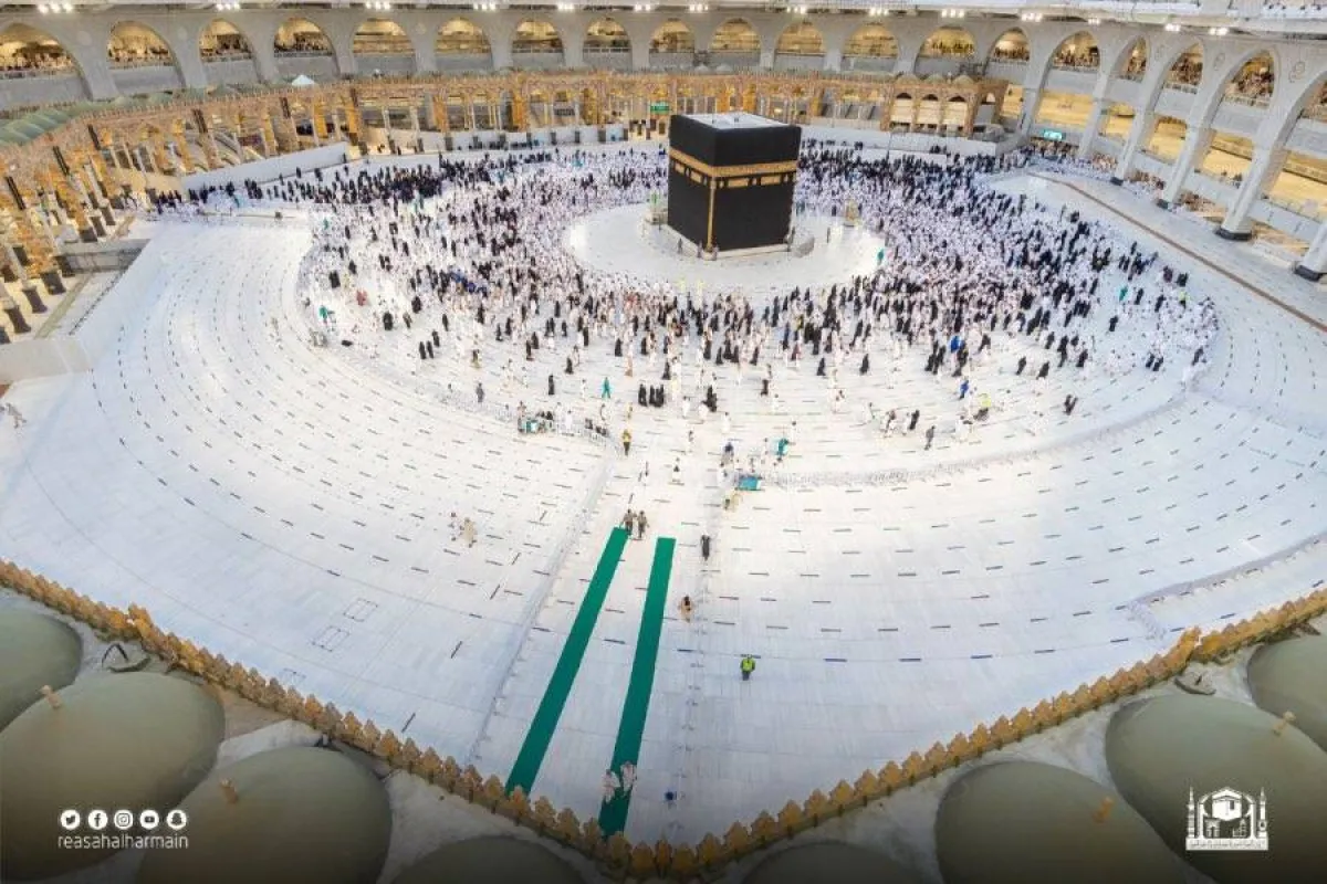 شؤون الحرمين تخصص ٣٤ مسارا جديدا في صحن المطاف للمعتمرين - الصورة من حساب رئاسة شؤون الحرمين على تويتر