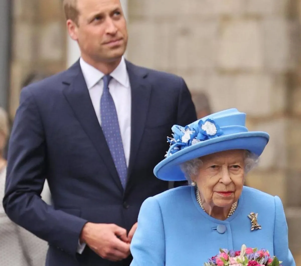 الملكة إليزابيث الثانية، والأمير ويليام - الصورة من إنستغرام The Royal Family