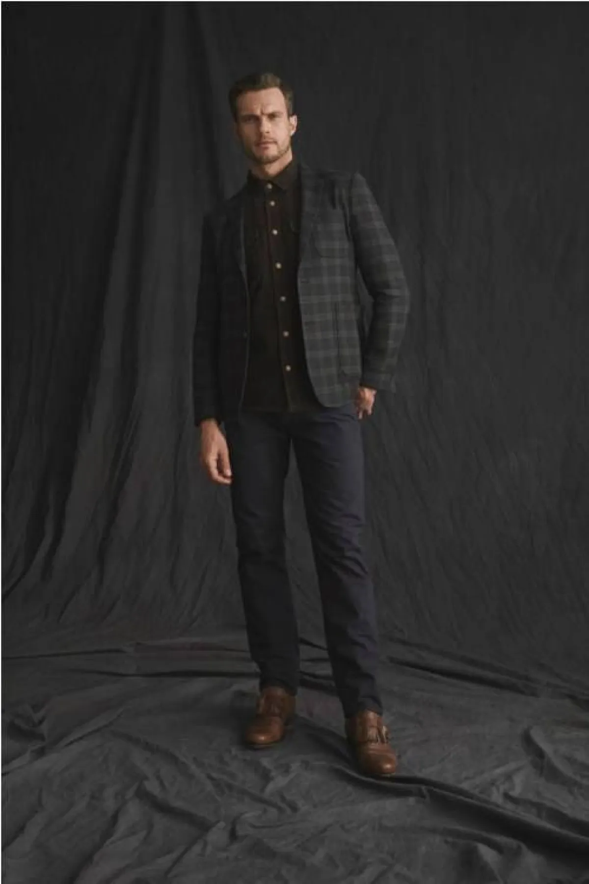 بدلة كلاسيكية لإطلالة رسمية من بيلي ريد  Billy Reid