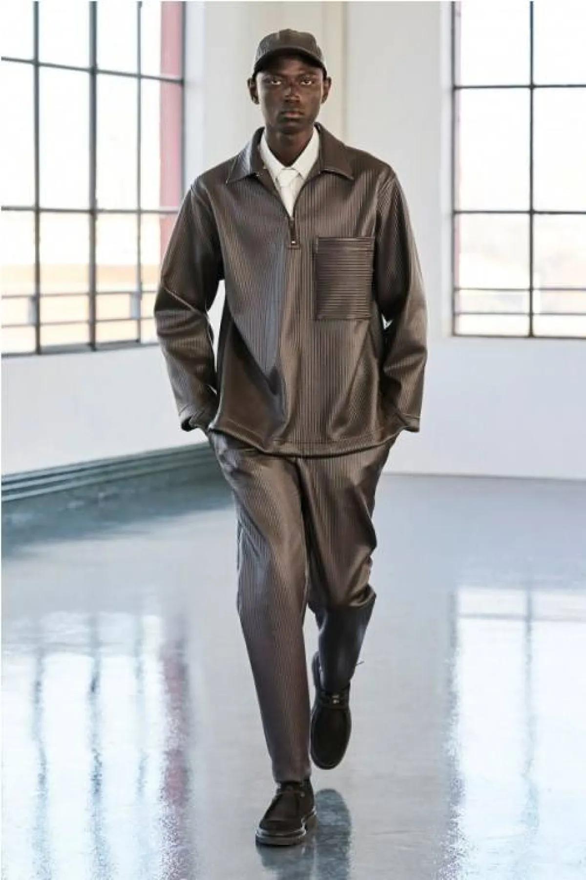 بدلة رسمية باللون البني الغامق من دافيد كاتالان  David Catalan