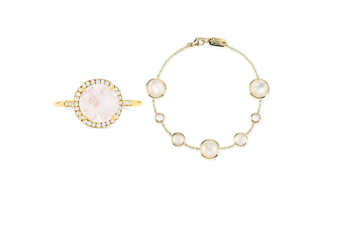 مجوهرات مرصعة بأحجار القمر