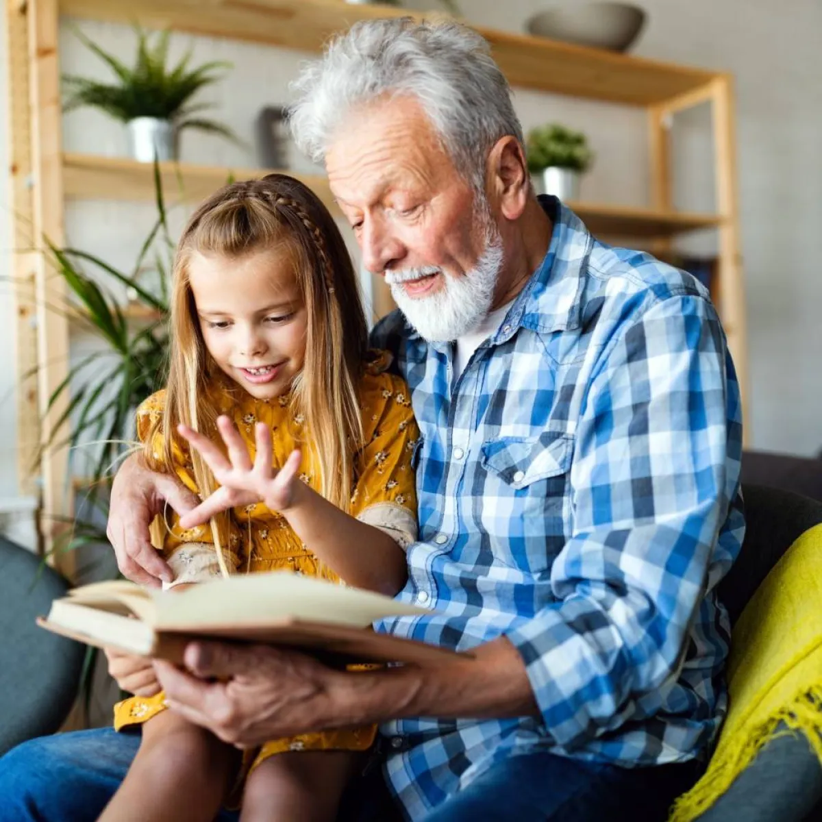 صورة لعلاقة الجد بالحفيدة