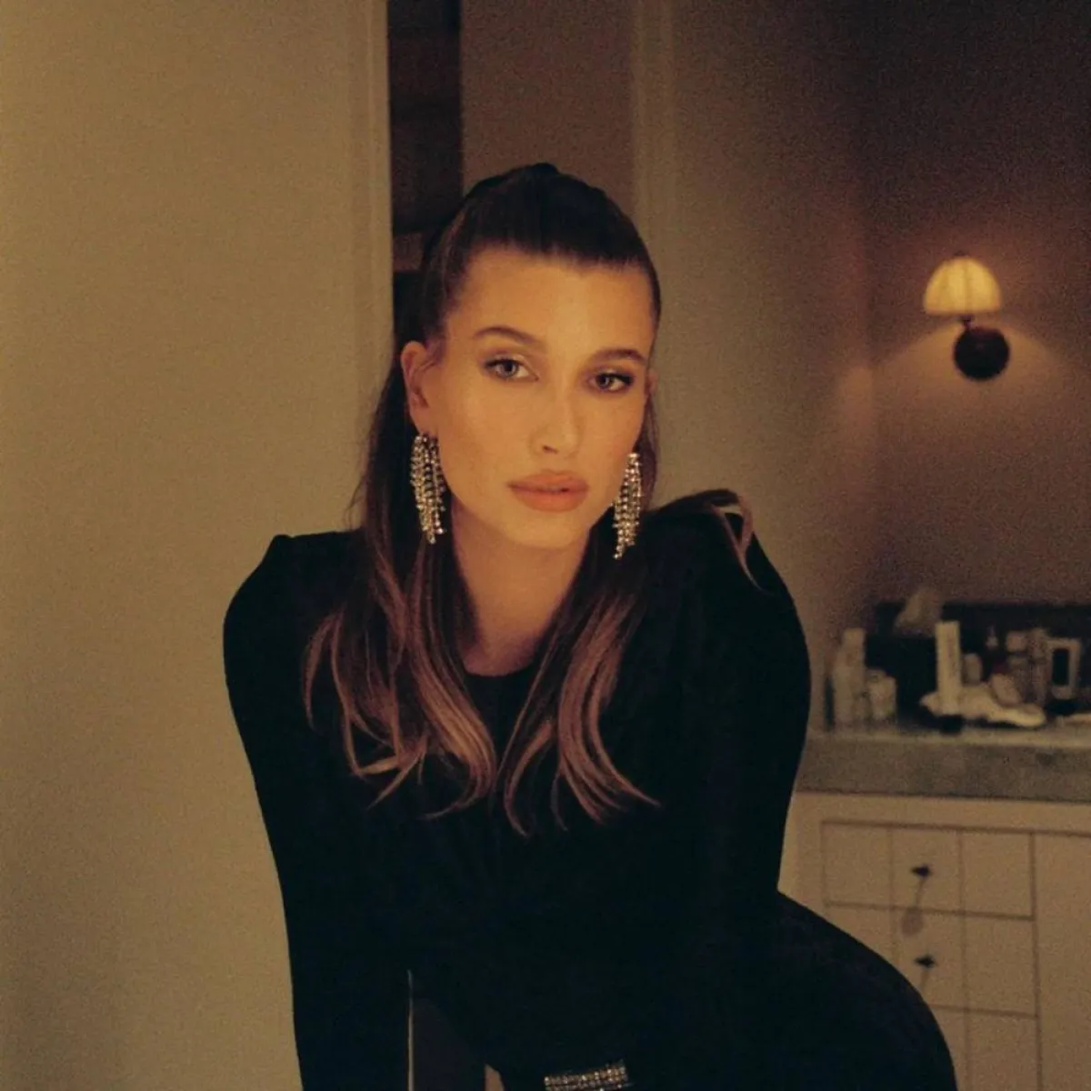 تسريحة الشعر نصف المرفوع من هايلي بيبر