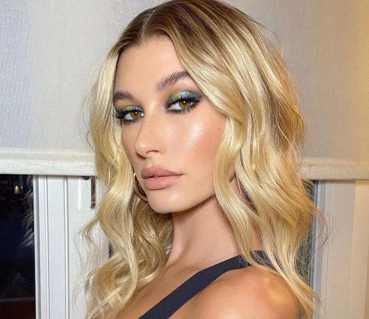 تسريحة الويفي المنسدلة بأسلوب هايلي بيبر