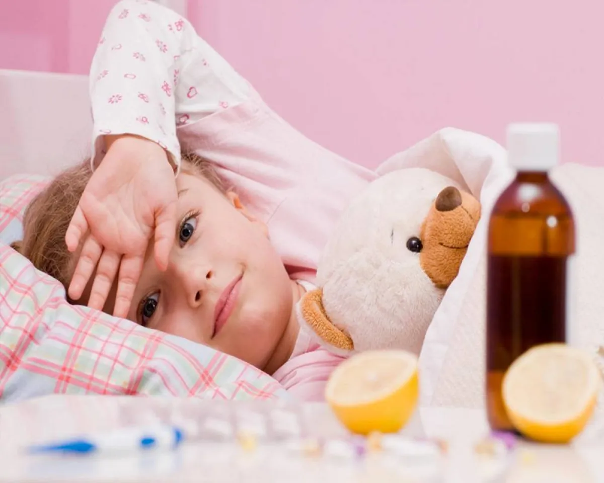 صورة لطفلة تعاني من نزلات البرد