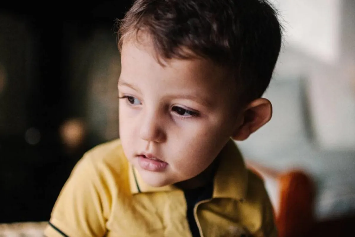 قد يعاني الطفل من الاكتئاب في مرحلة الطفولة