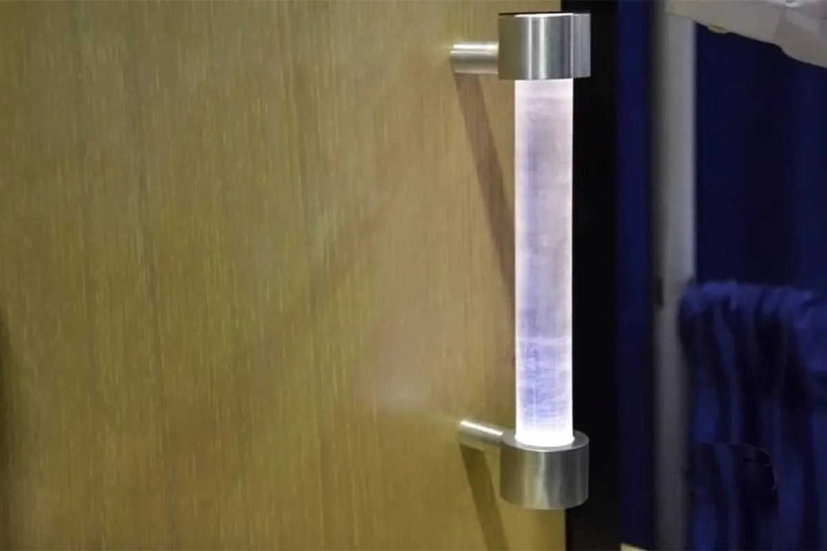 مقبض باب ذاتي التعقيم يقضي على 99% من الجراثيم