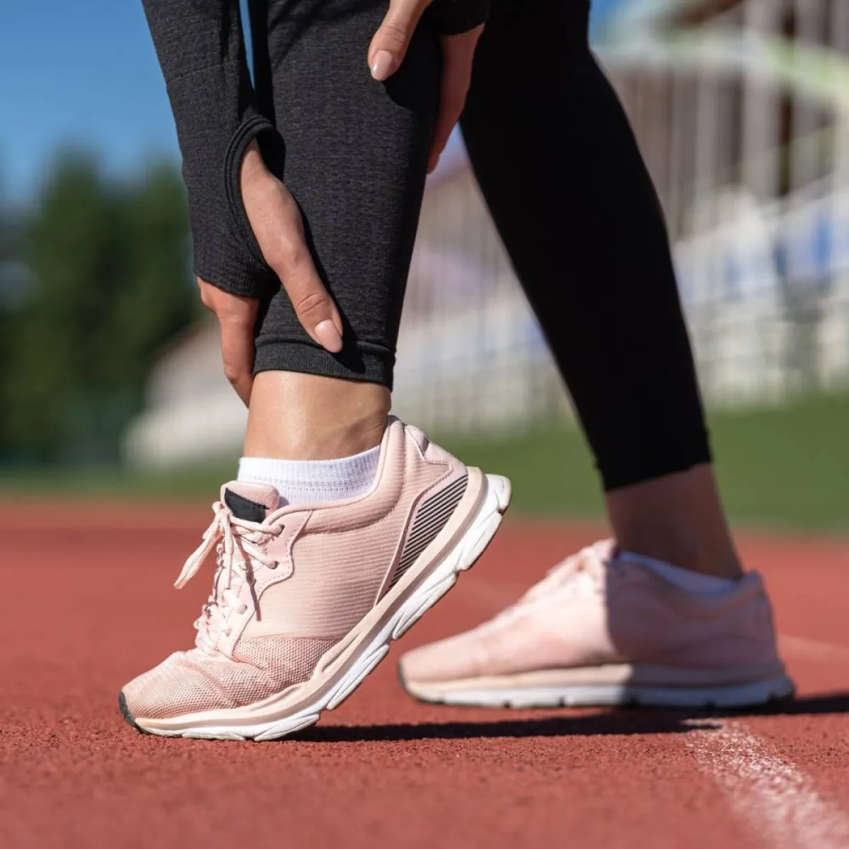 صورة تعبر عن ألم القدمين 