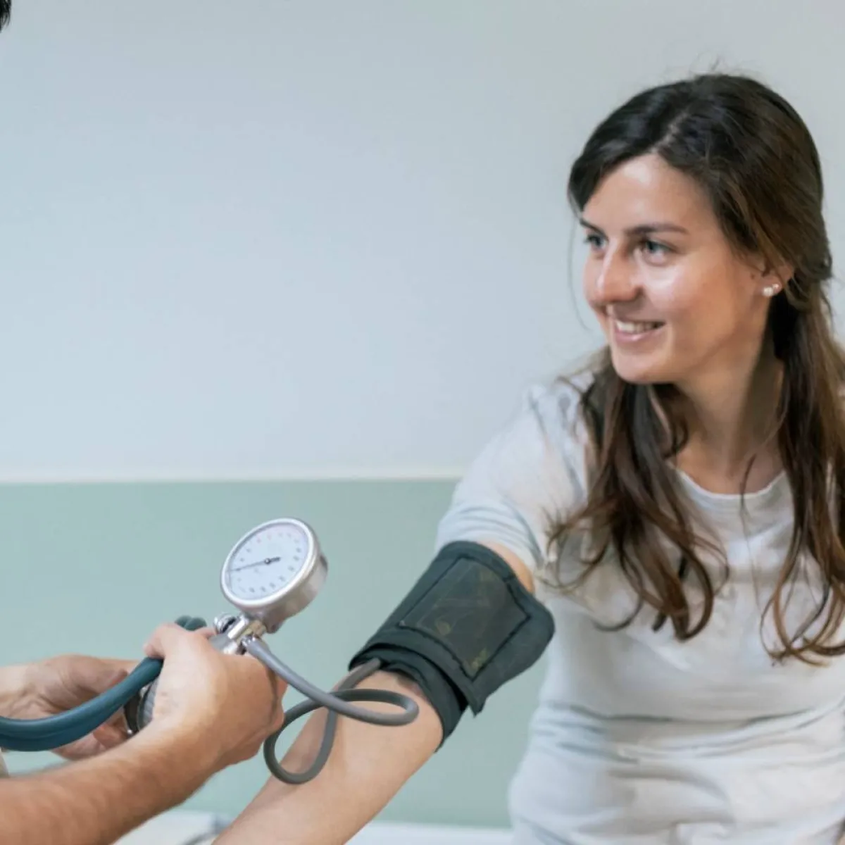 صورة لحامل تقيس الضغط