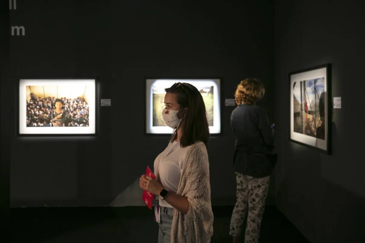 يستضيف المهرجان نخبة من كبار المصورين المحترفين. الصورة من "وام"