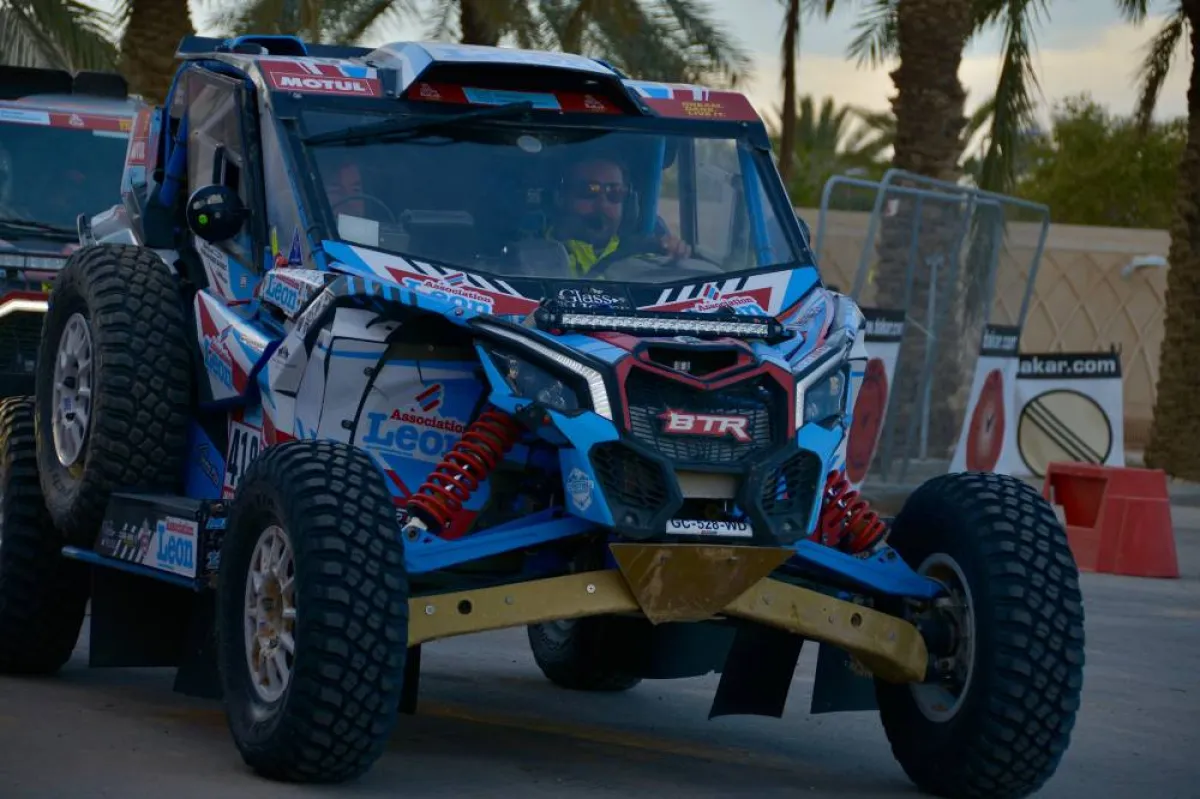 وسينطلق السائقون في سباقٍ لمسافة 700 كيلومترمن الرياض إلى الدودامي