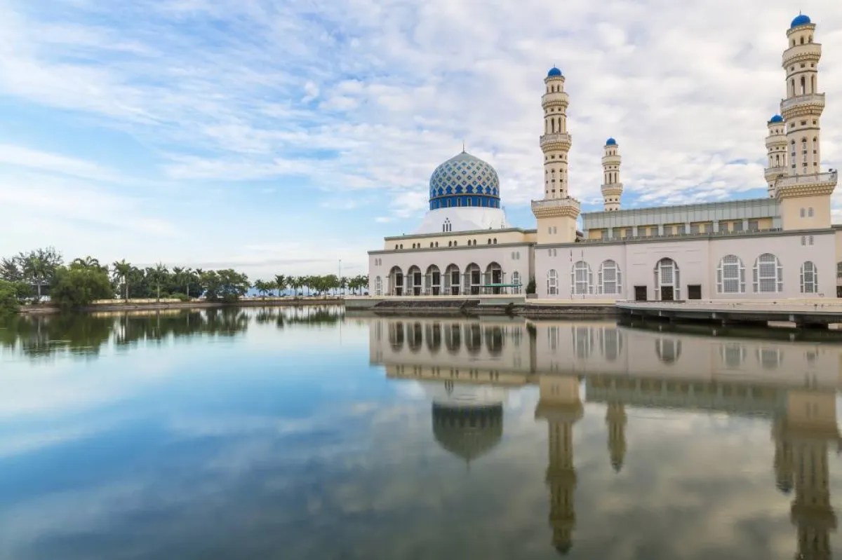 المسجد العائم في كوتا كينابالو