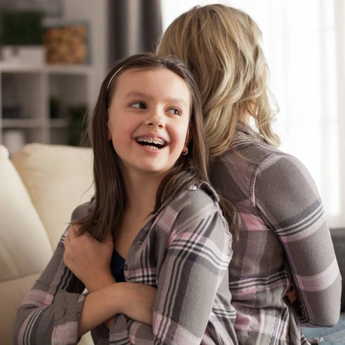 صورة لطفلة وأمها