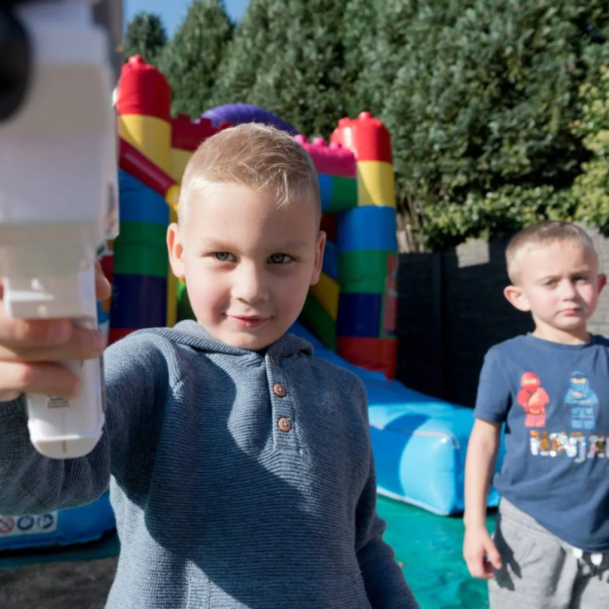 صورة لطفل لا يهتم إلا بنفسه