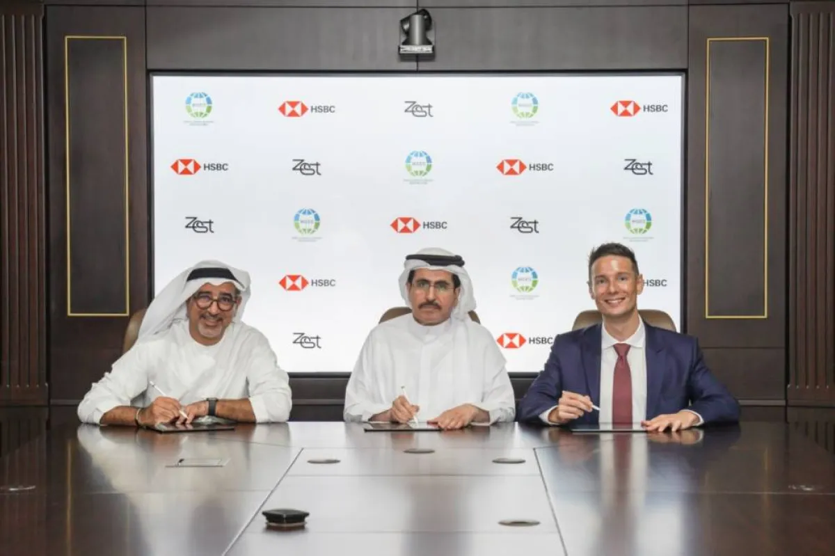 إطلاق دراسة لتعزيز التعاون بين الإمارات والمملكة المتحدة في مجال الهيدروجين الأخضر. الصورة من "وام"