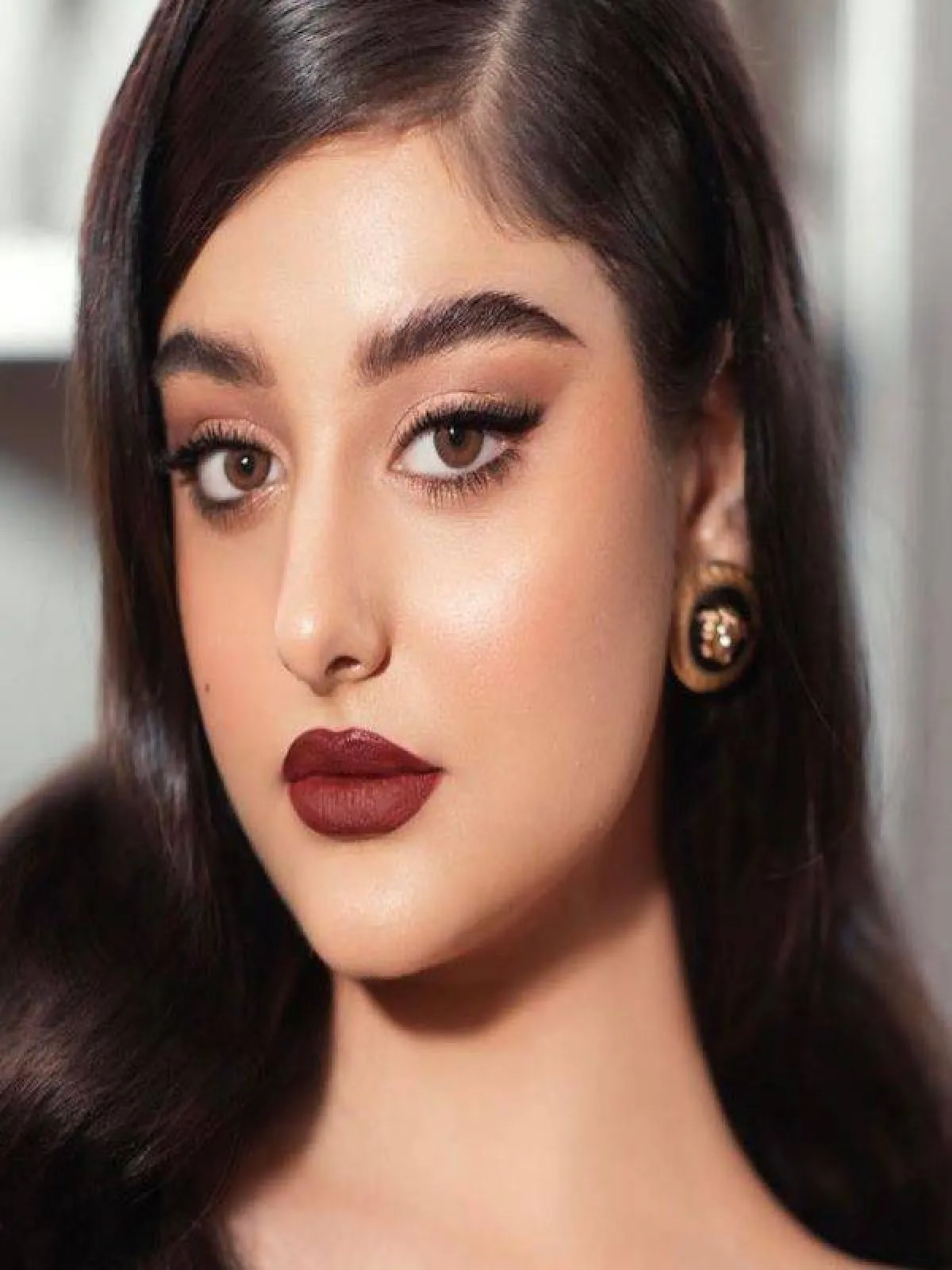 مكياج عنابي كلاسيكي