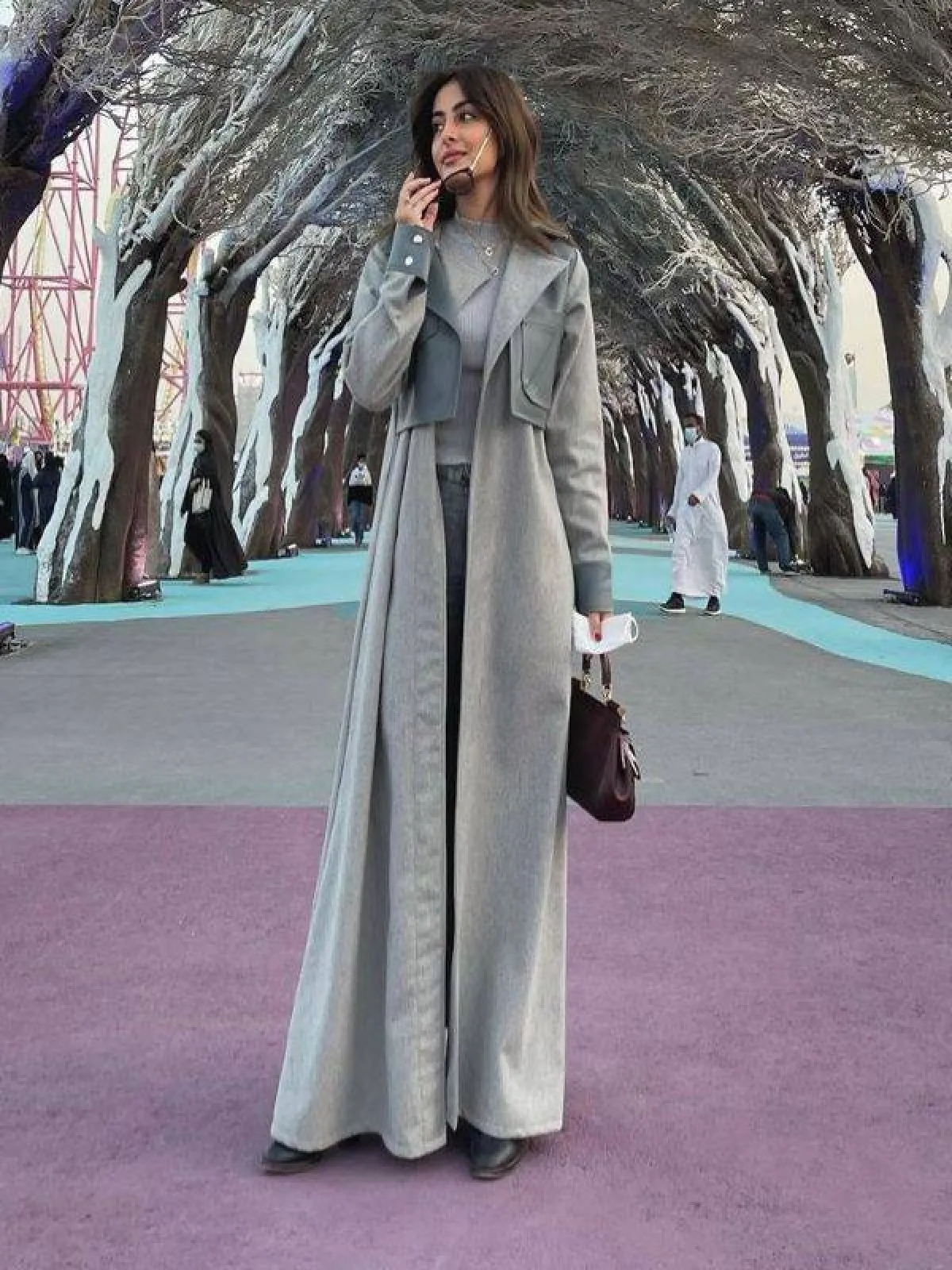 عباية رمادية عملية