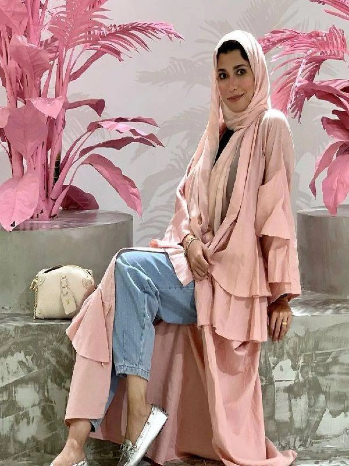 عباية باكمام عصرية