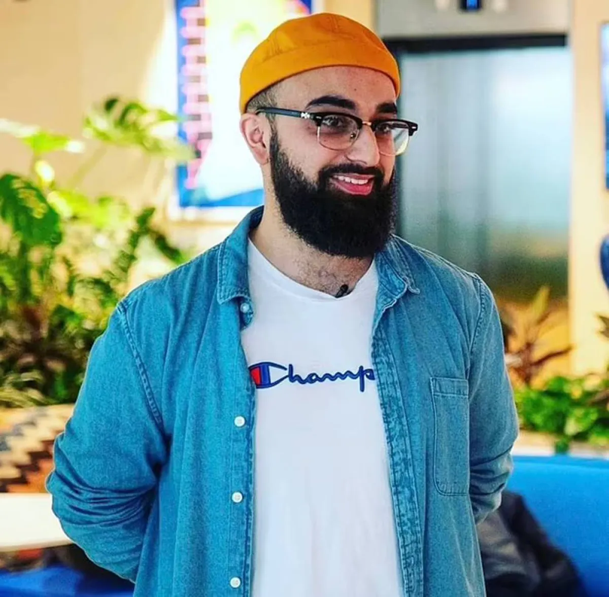 شاب ببريطانيا يبحث عن زوجة بطريقة مبتكرة