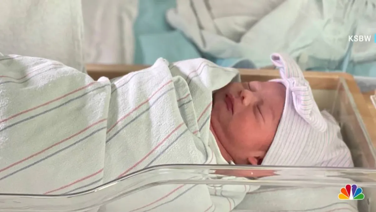 تفصل بينهما 15 دقيقة.. ميلاد توأمين في كاليفورنيا خلال عامي 2021 و2022