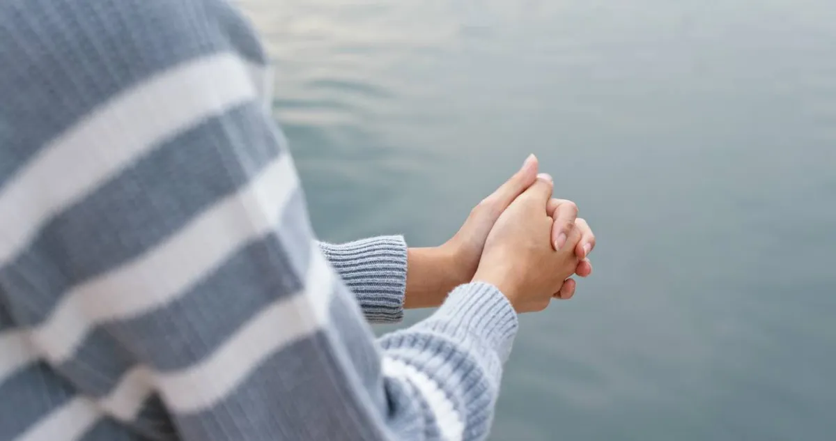 صورة لامرأة تعاني القلق