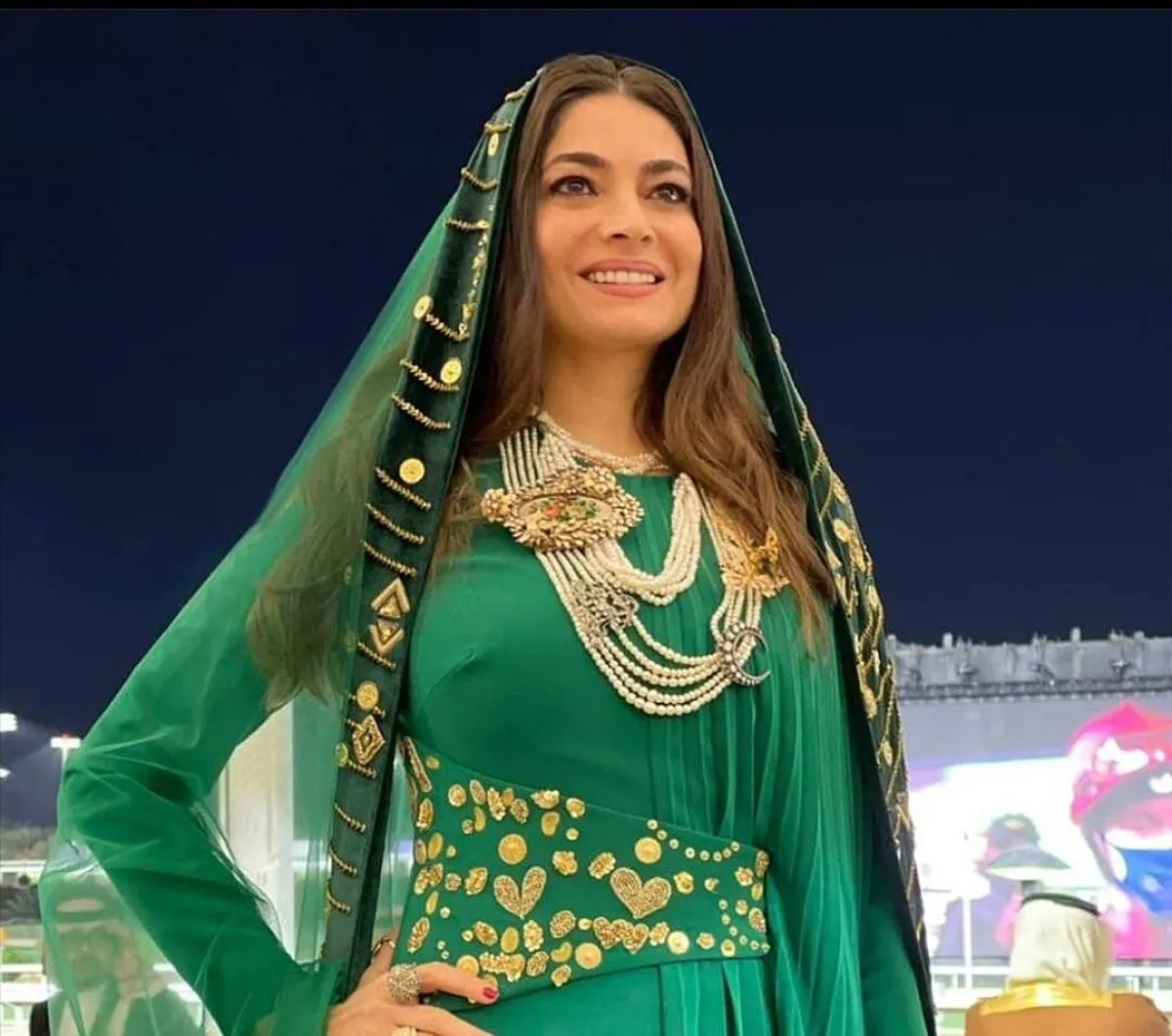 هنيدة صيرفي بإطلالة من تصميمها