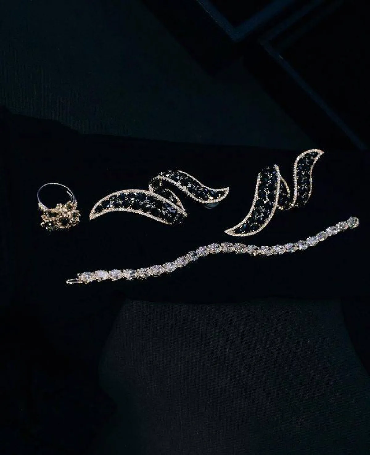 أديل بمجوهرات Lorraine Schwartz-الصورة من حساب منسقة المظهر Jamie Mizrahi على انستغرام