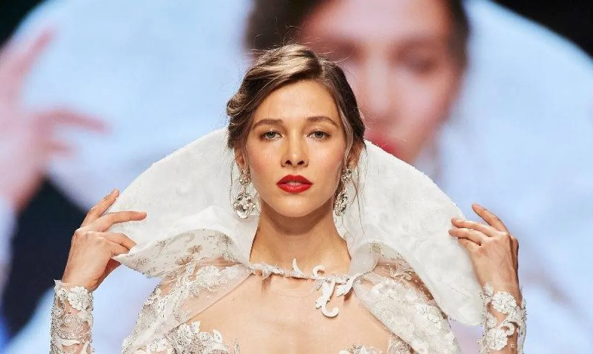 موضة أحمر الشفاه لعروس 2022