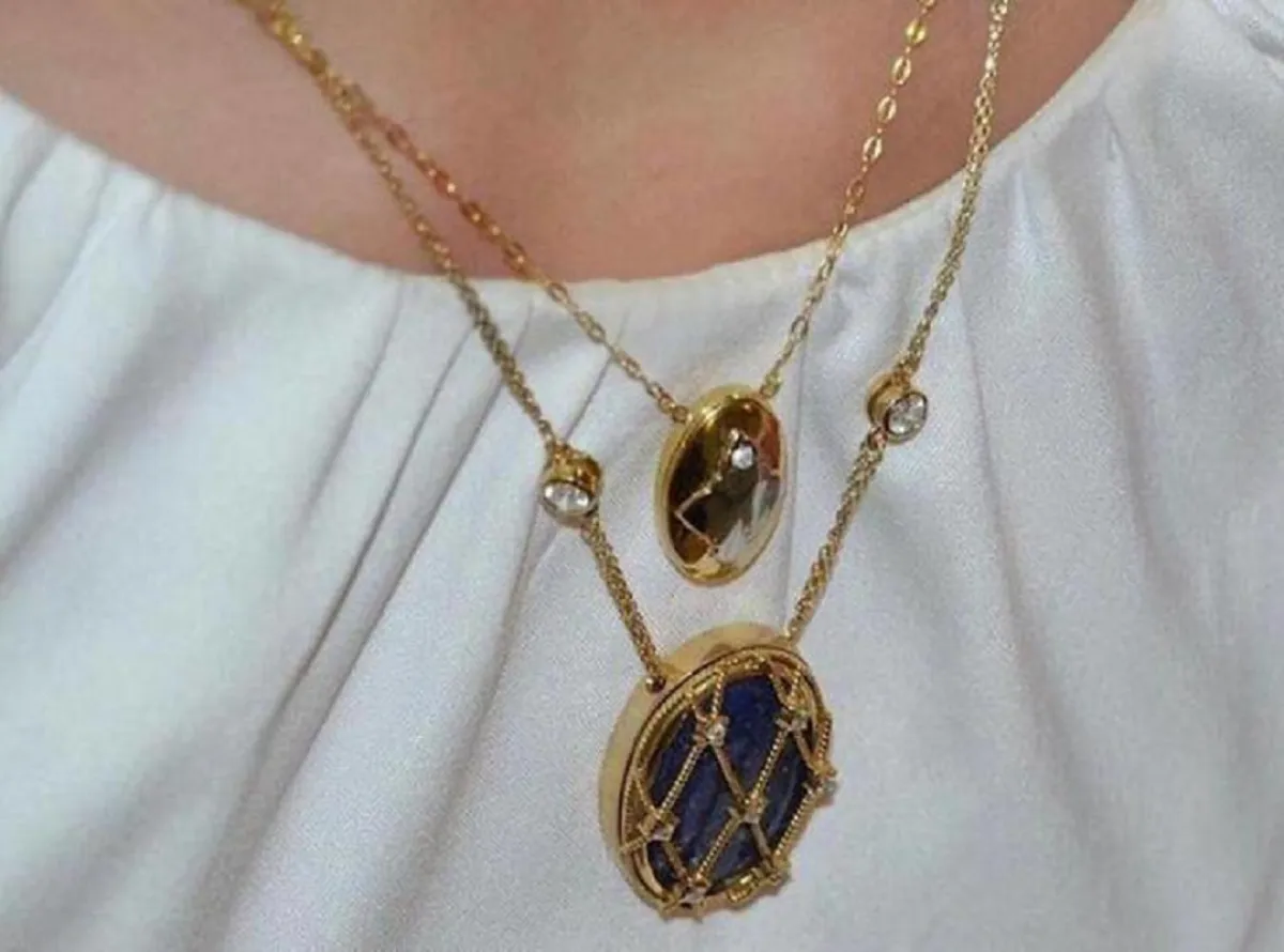 المصممة سارة الحميد: مجوهراتي قصة مختلفة تلامس الروح وقطع فنية تبقى للأبد