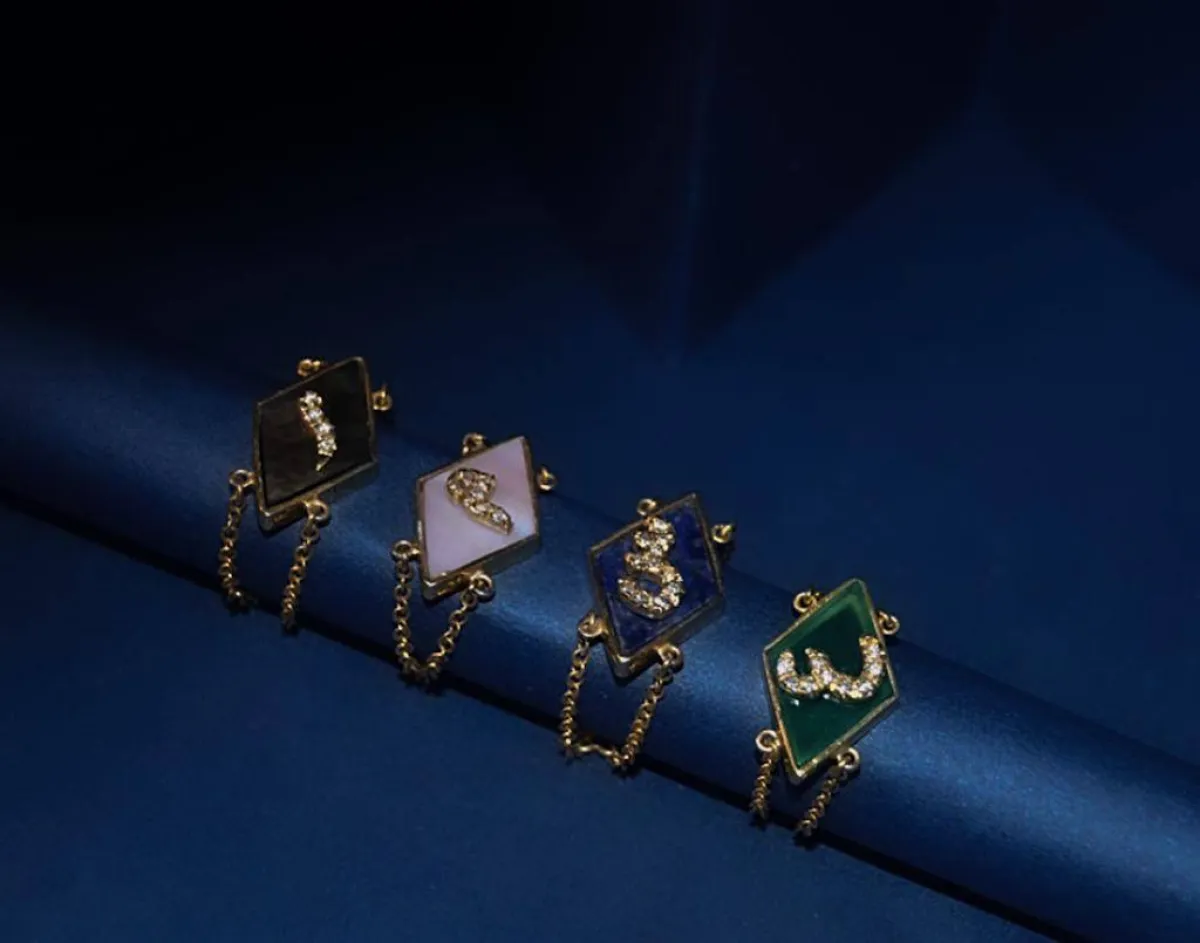 مجوهرات الحروف العربية